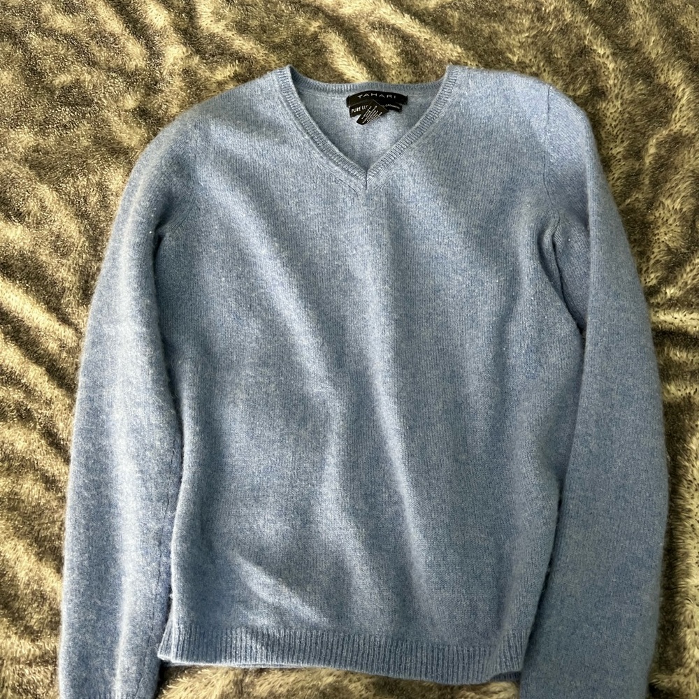 Tahari Blue V-Neck Sweater Classic Knit